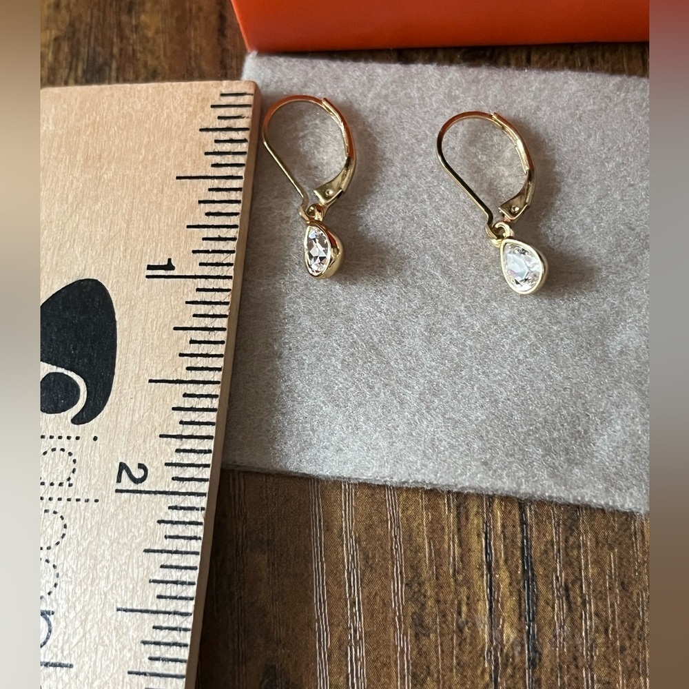 Yanbal Gold Teardrop Crystal Earrings NWT - Picture 4 of 7